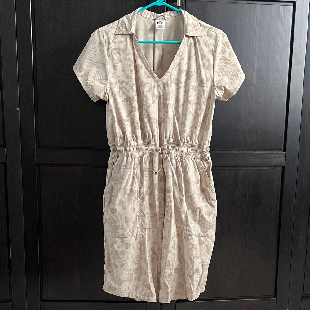 REI Beige Geometric Mini Dress with pockets
